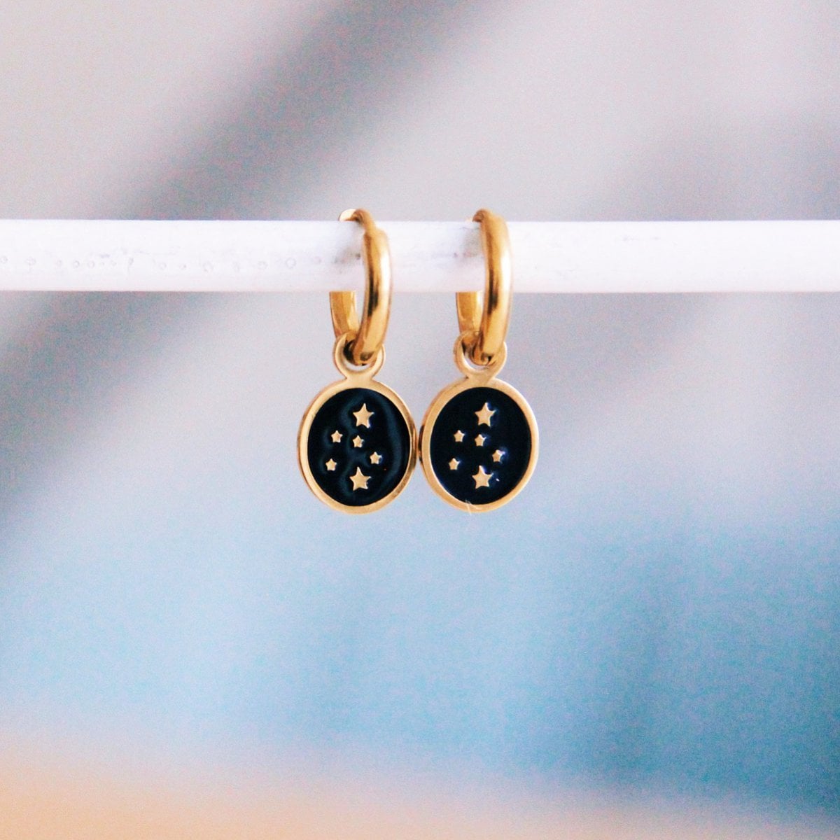 Stainless steel earrings with oval star shower - black