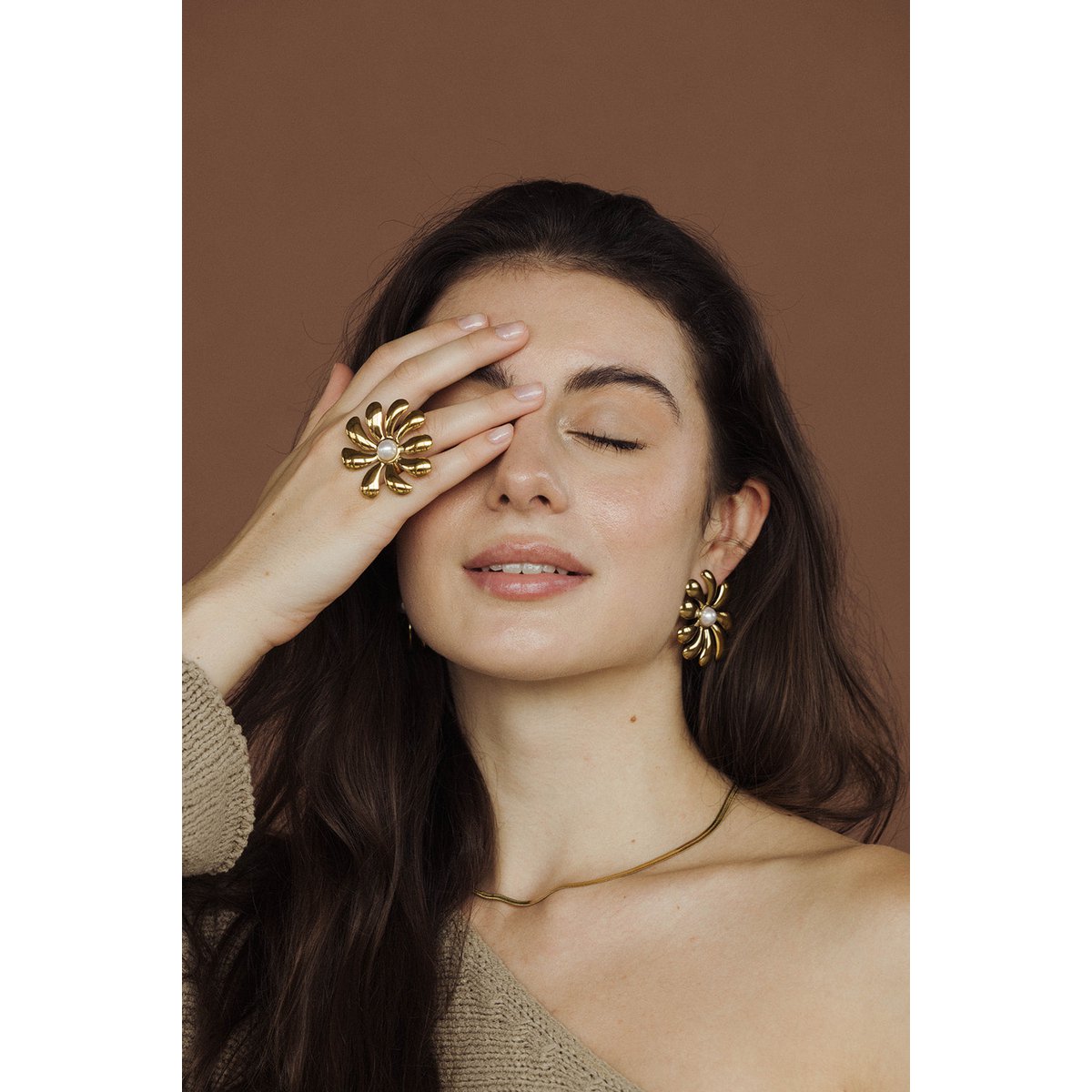 Glistening Embrace RING