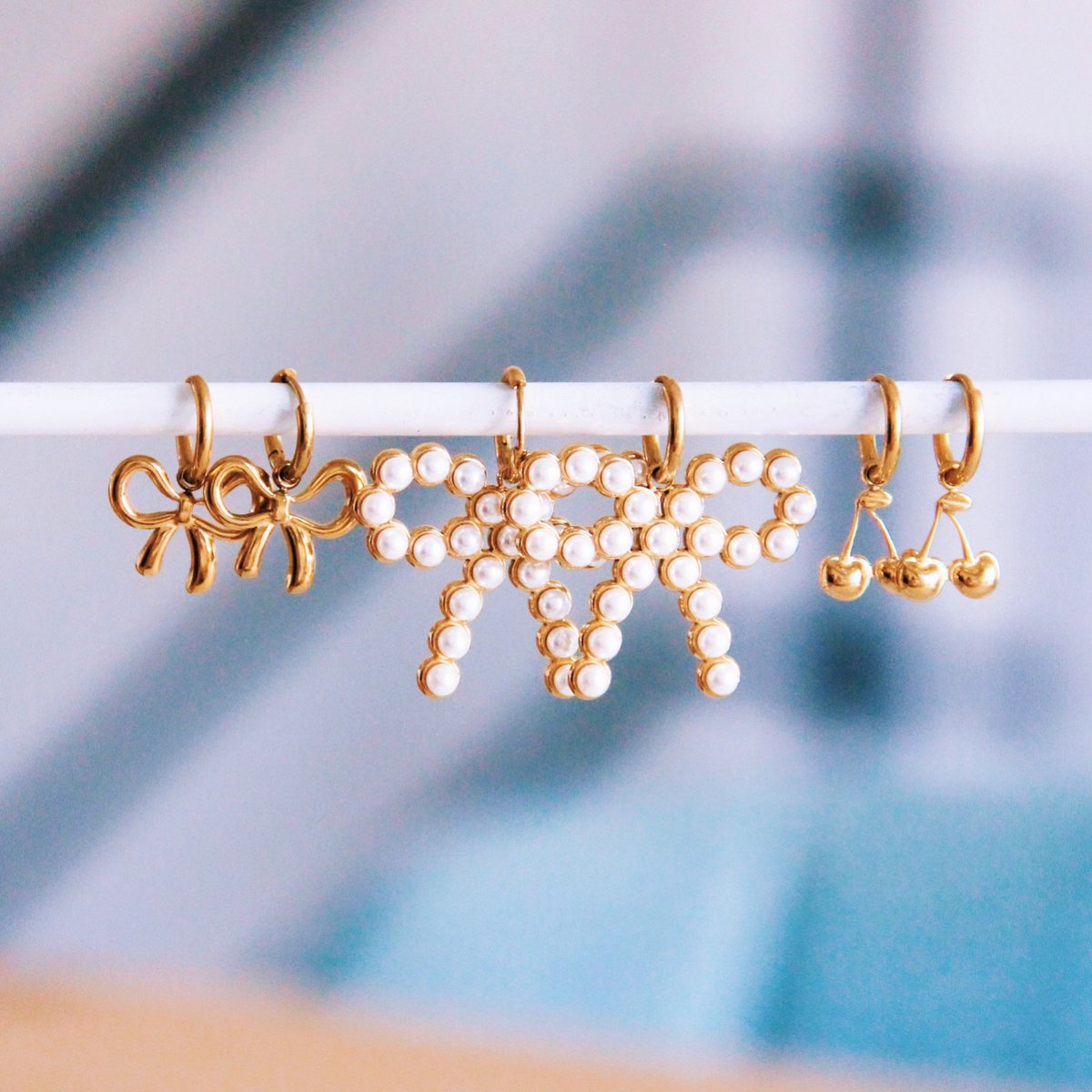 Roestvrijstalen hoepel oorbellen met boog