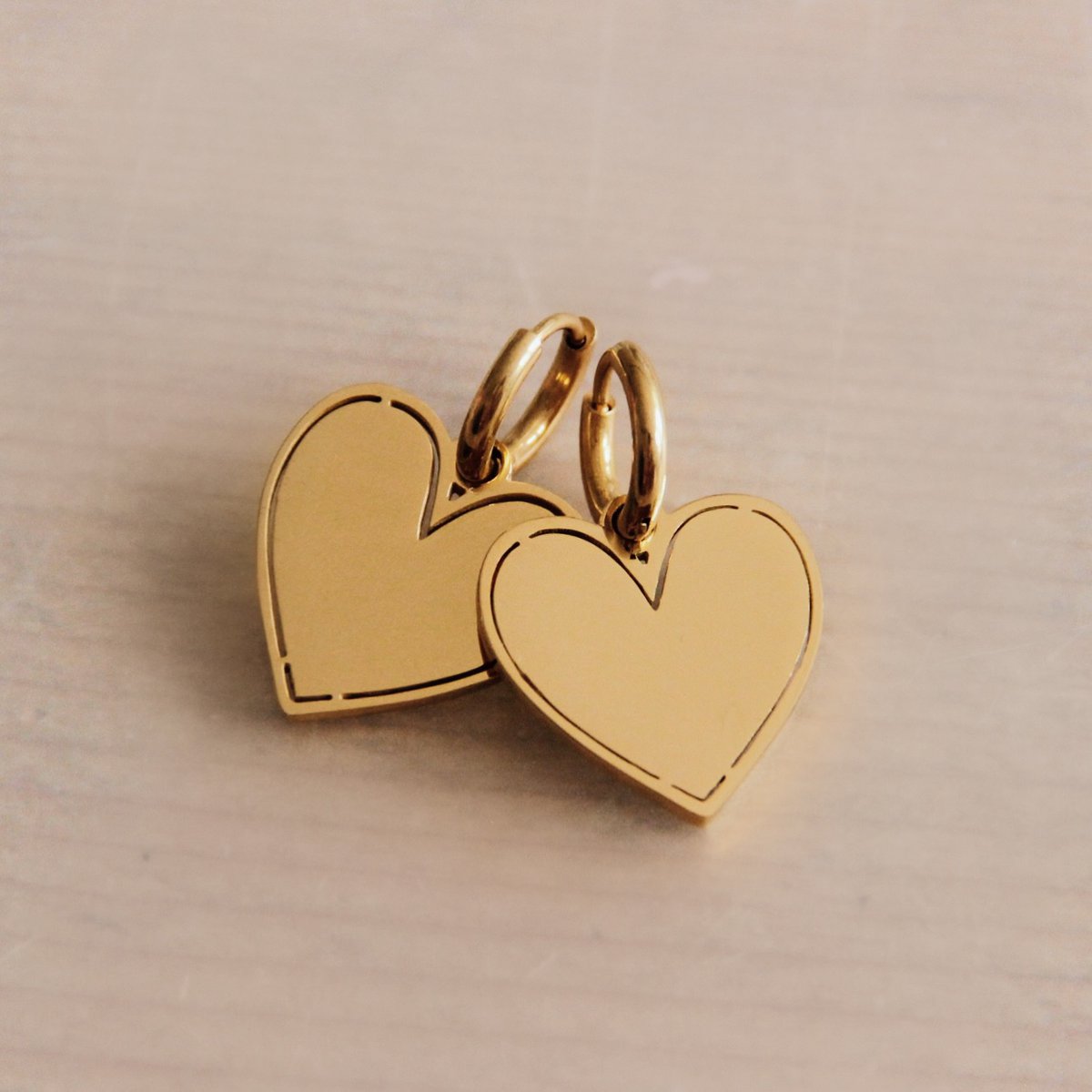Stainless steel earrings with closed heart - gold