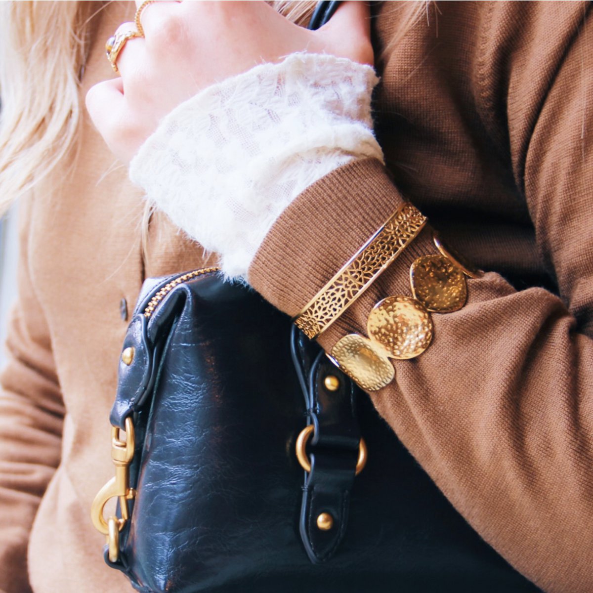 Brede armband met open patroon