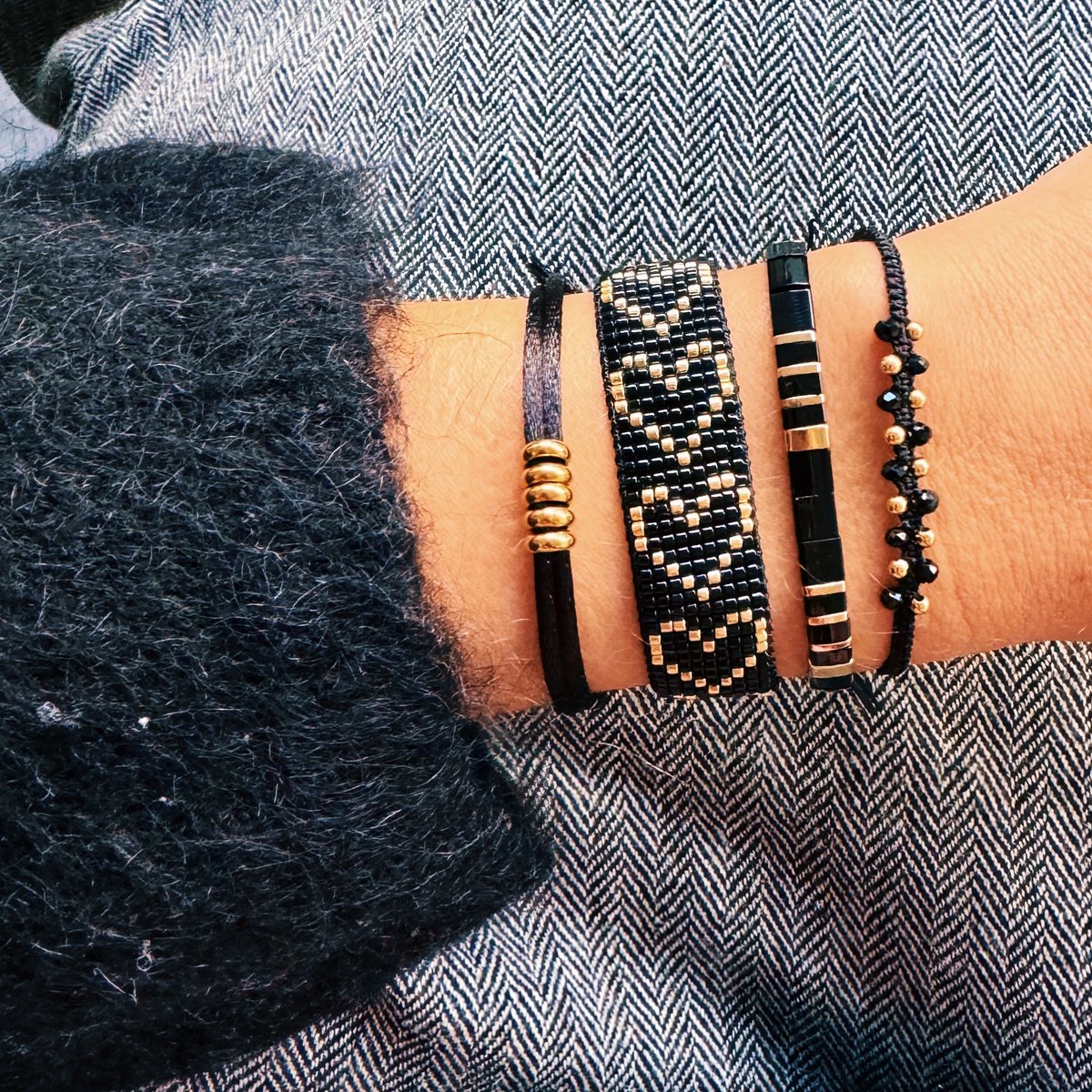 Satijnen armband met ringen – donkerblauw/zilver