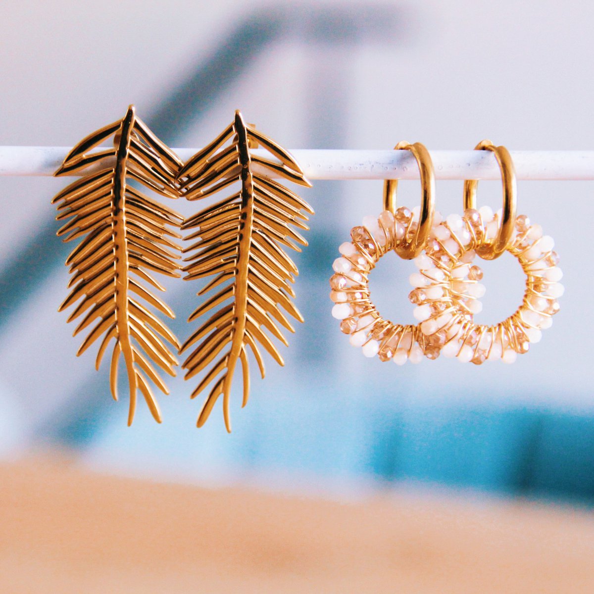 Stainless steel earring with round facet pendant – nude tones