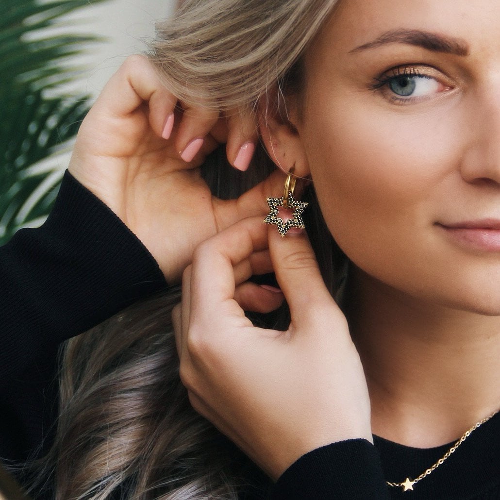 Edelstalen oorringen met kristallen ster - zwart/goud