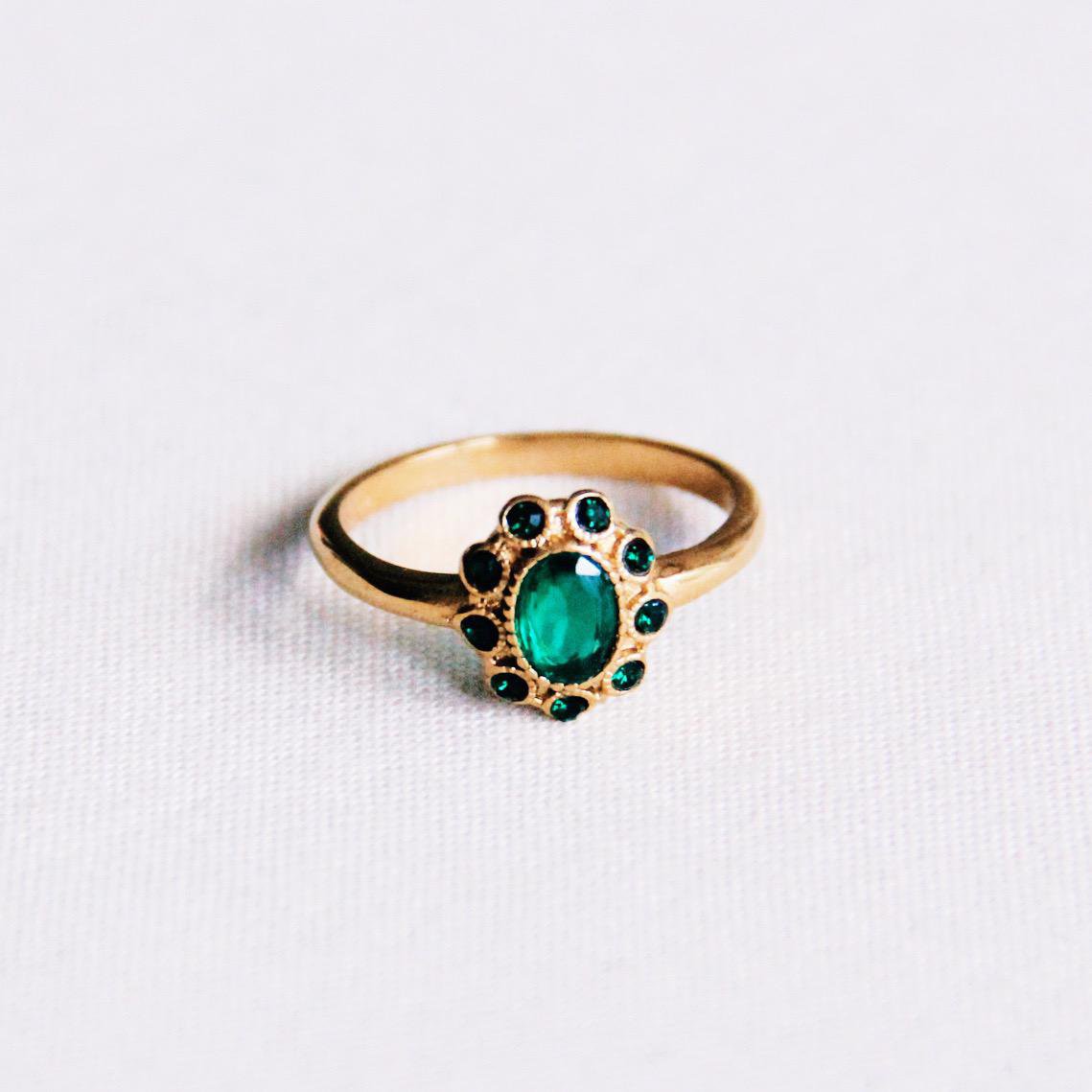 Roestvrijstalen vintage ring met groene stenen - goud